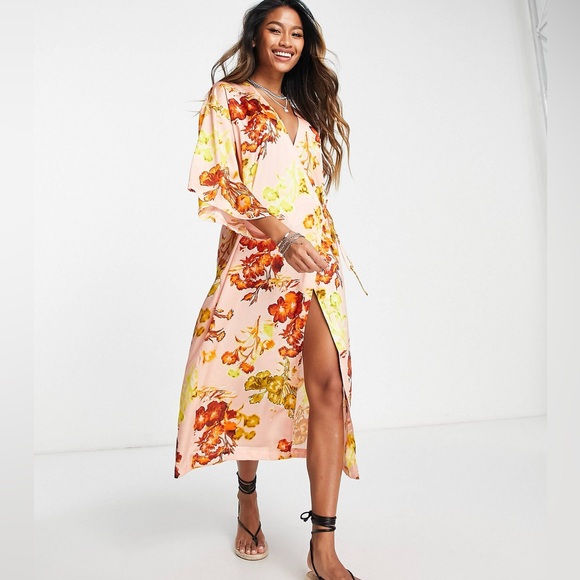 Topshop Dresses & Skirts - TOPSHOP Kimono Midi Wrap Dress in Floral Print Multi - Size 6